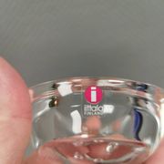 Un ensemble de bougeoirs iittala en verre transparent clair.