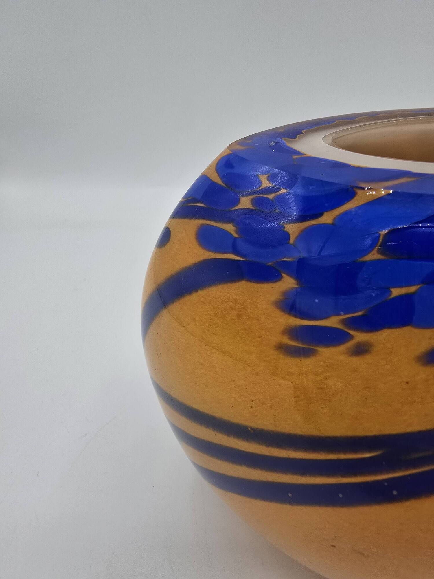 La rochère – vase boule en verre orange et bleu, vers 1970 – h. 13 cm