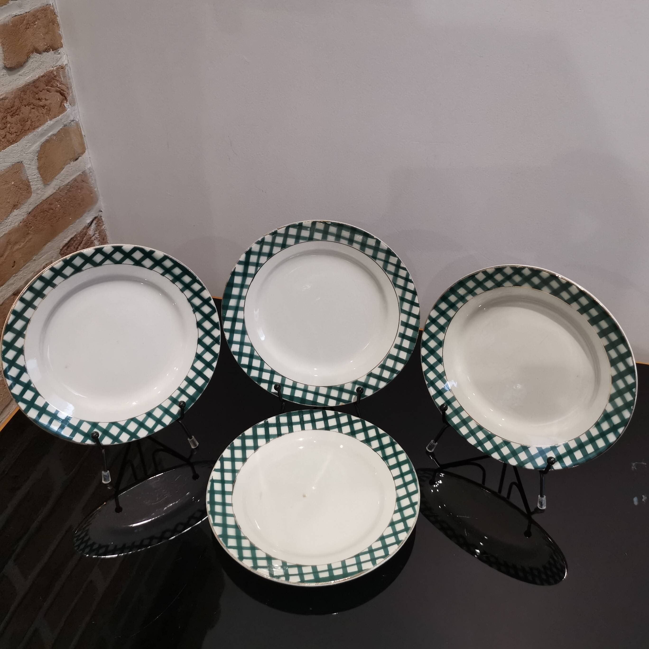 4 Sarreguemines and Digoin Scossais dessert plates