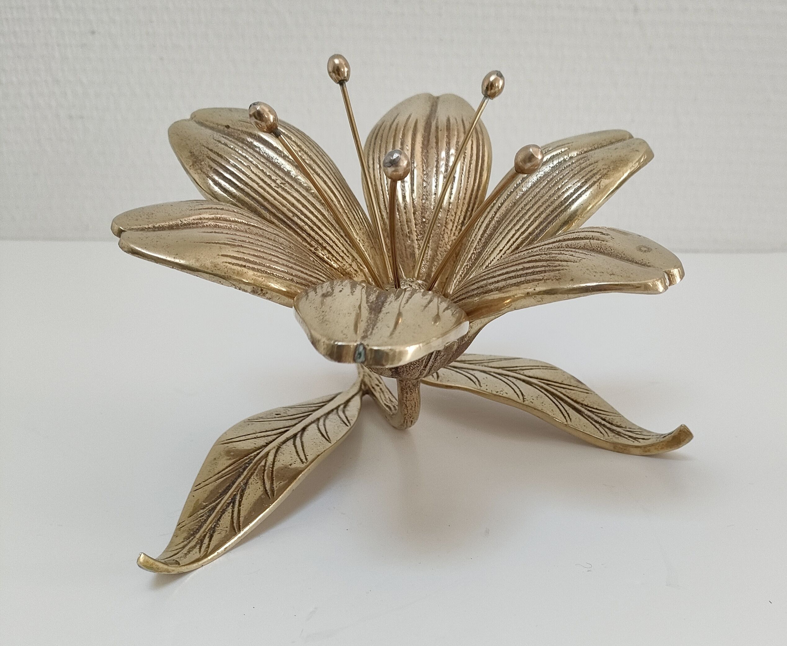 Sculptural flower solid brass ashtray 60/70s
