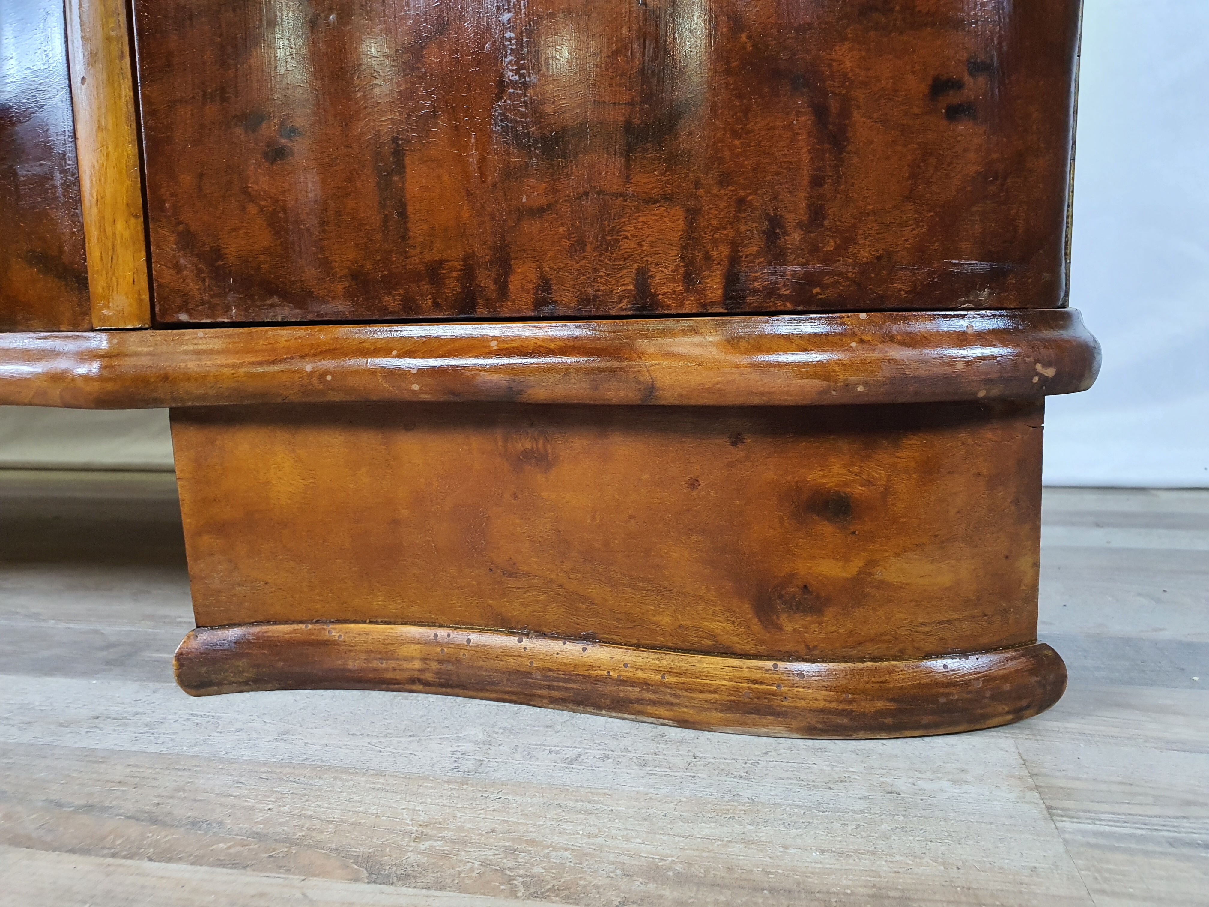 Art Decò Sideboard in Walnut