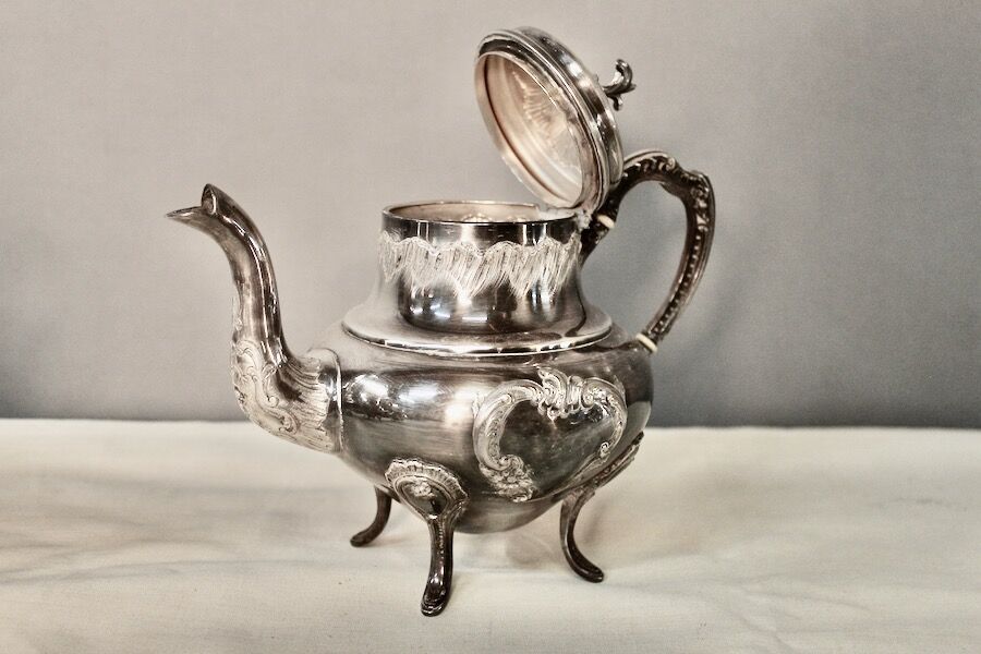 Coffee or tea service monogrammed cr silver metal