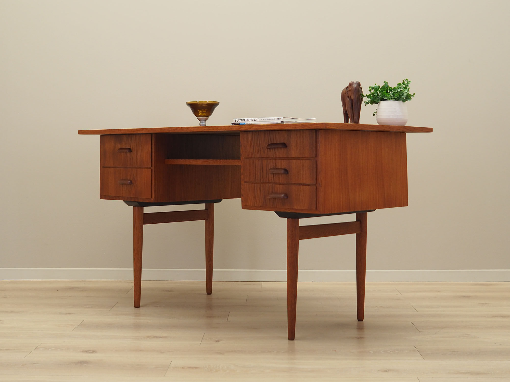 Teak desk, Danish design, 1970s, production: Denmark
