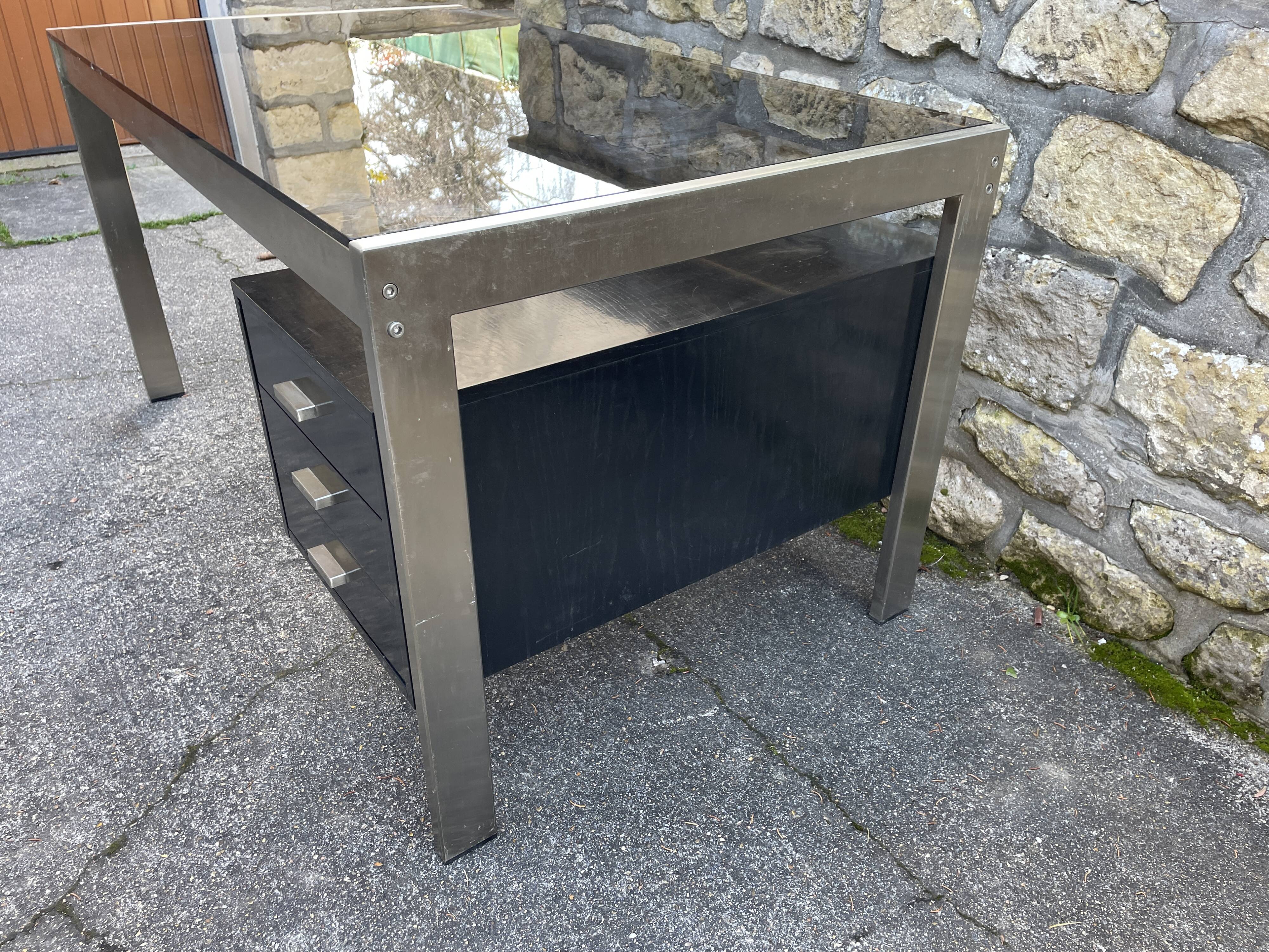 Vintage desk in smoked glass and brushed steel. 1970. Suspended box