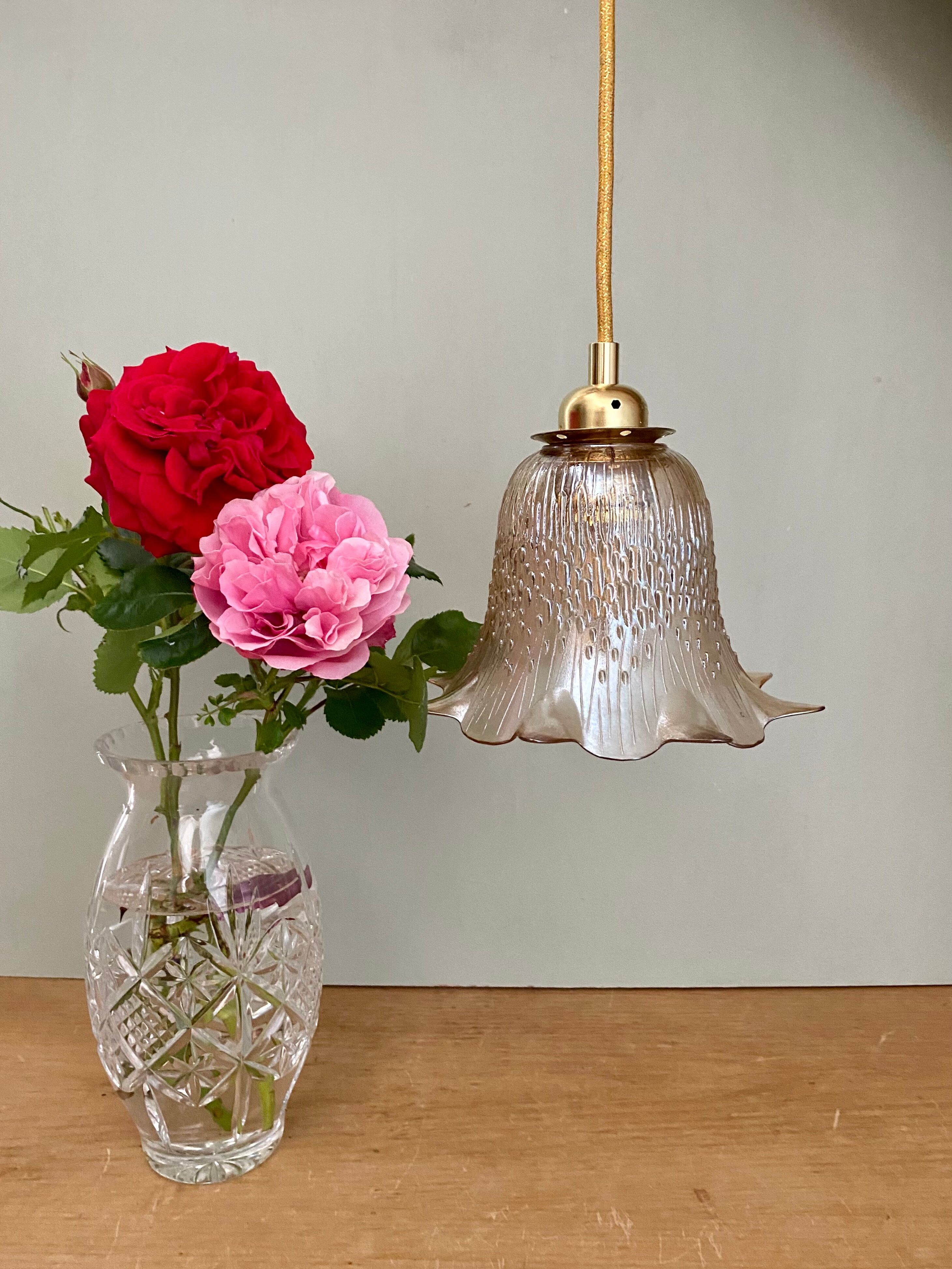 Vintage tulip ride in amber and pearlescent glass