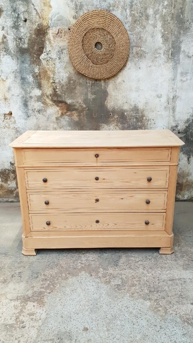 Antique pine chest of drawers