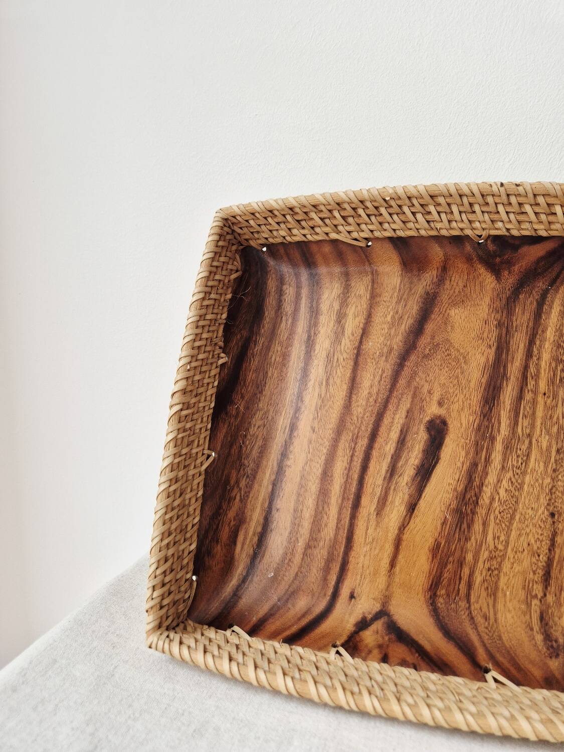 80s wooden and rattan tray - Vintage