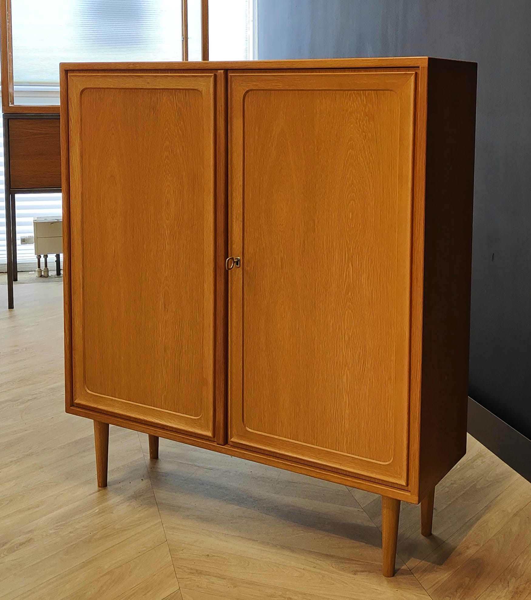 Mid century midboard vintage