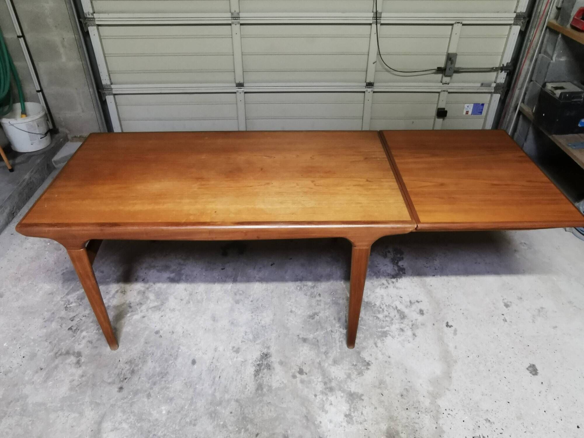 Vintage Scandinavian design table in Teak asymmetric extension by Johannes Andersen 1960