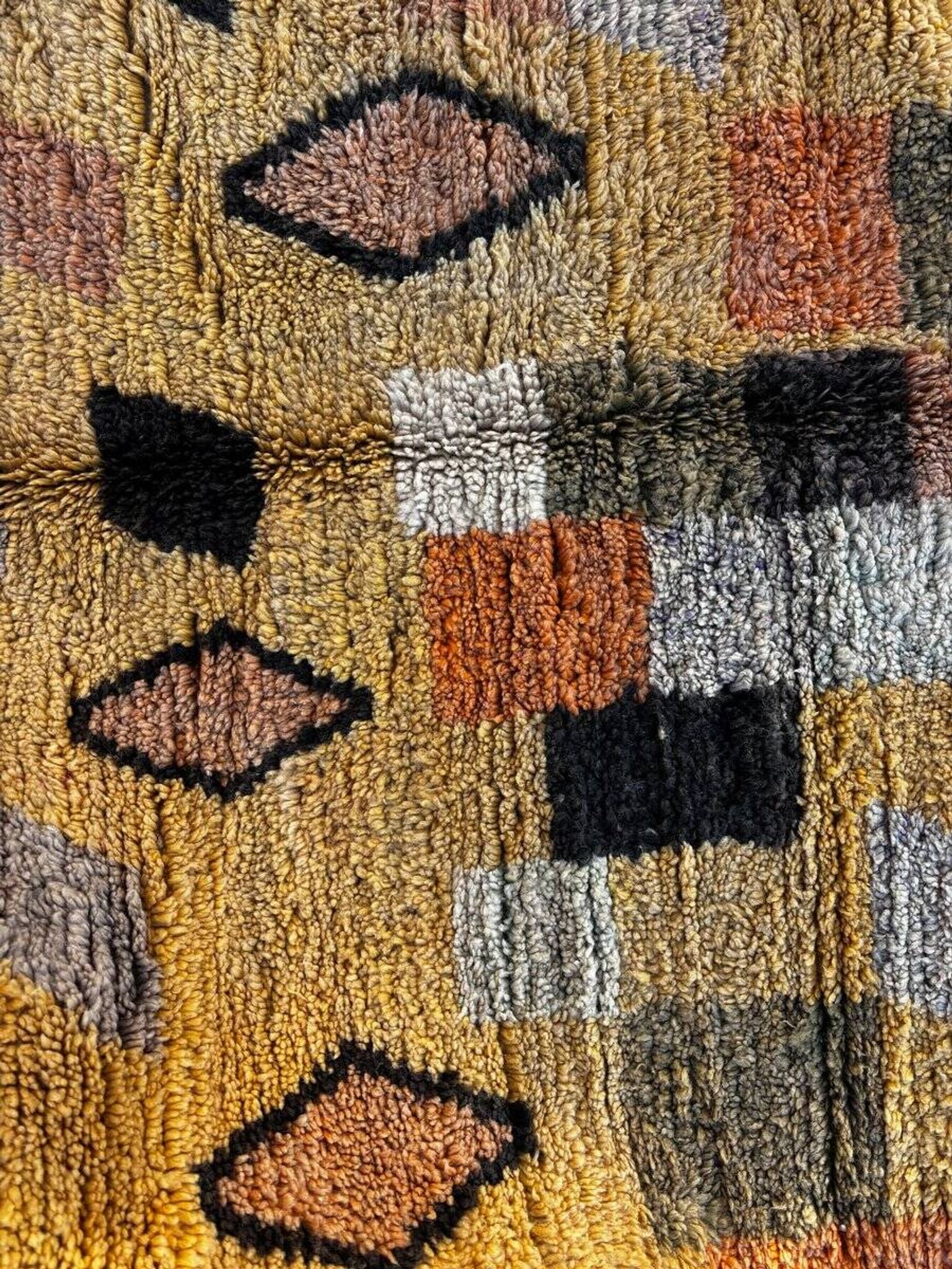 Tapis jaune moderne berbere marocain en laine