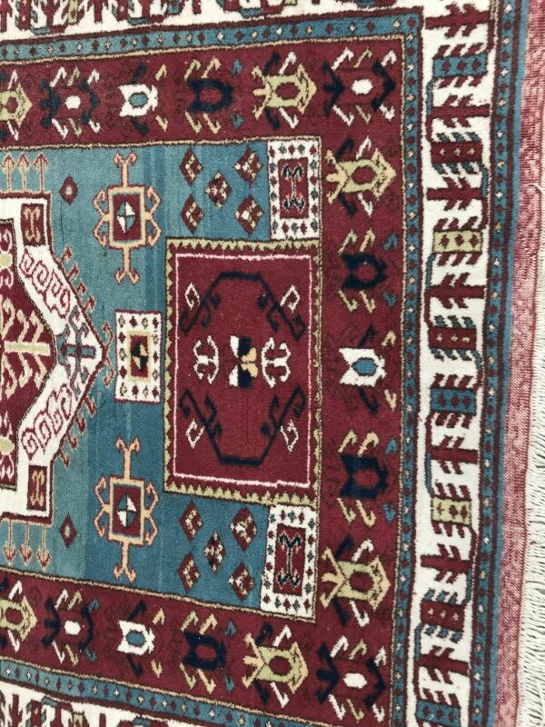 Vintage carpet Turkish konya done hand 130 X 158 CM