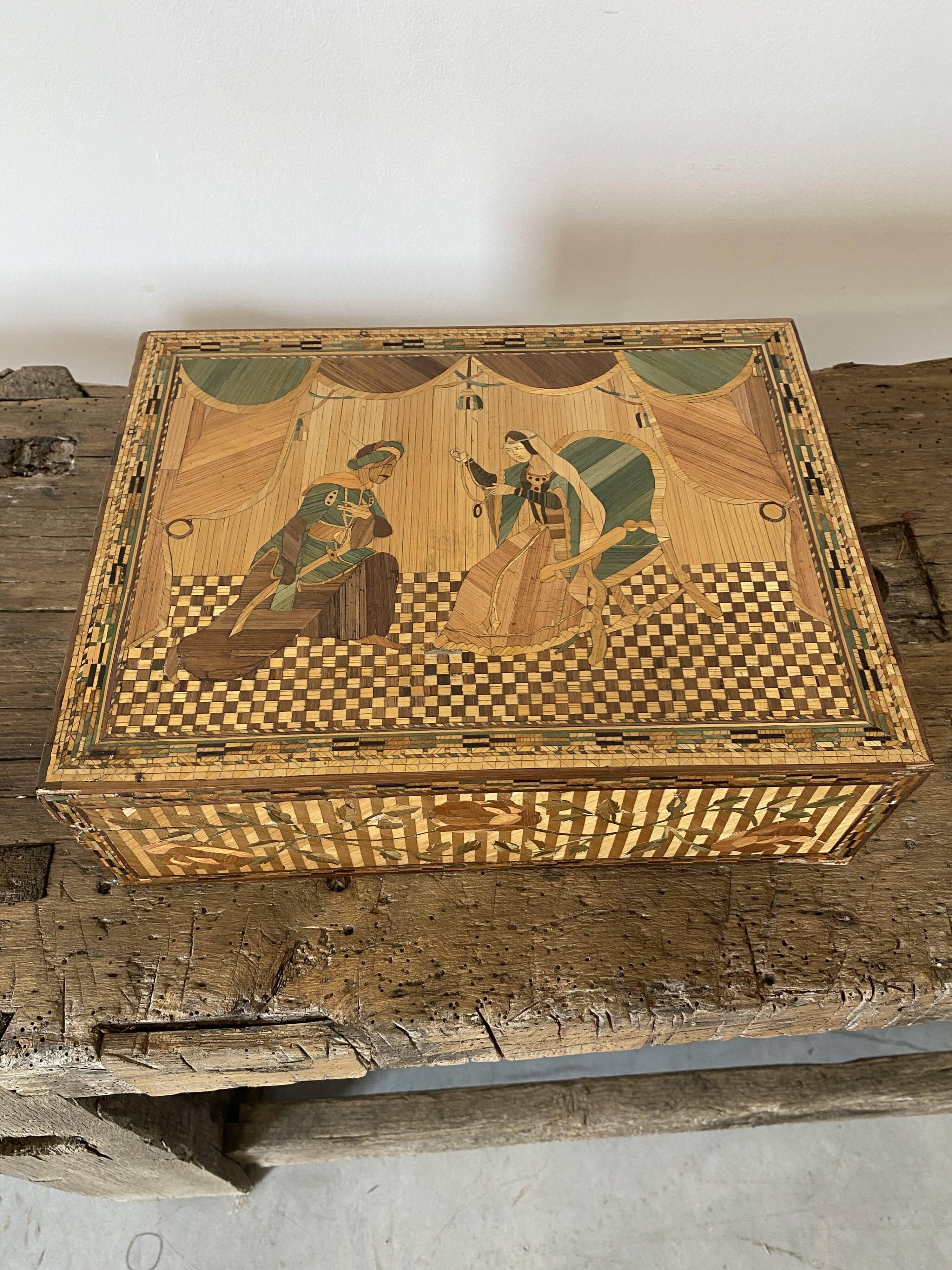 Jewellery box, secrets, straw marquetry and oriental patterns.