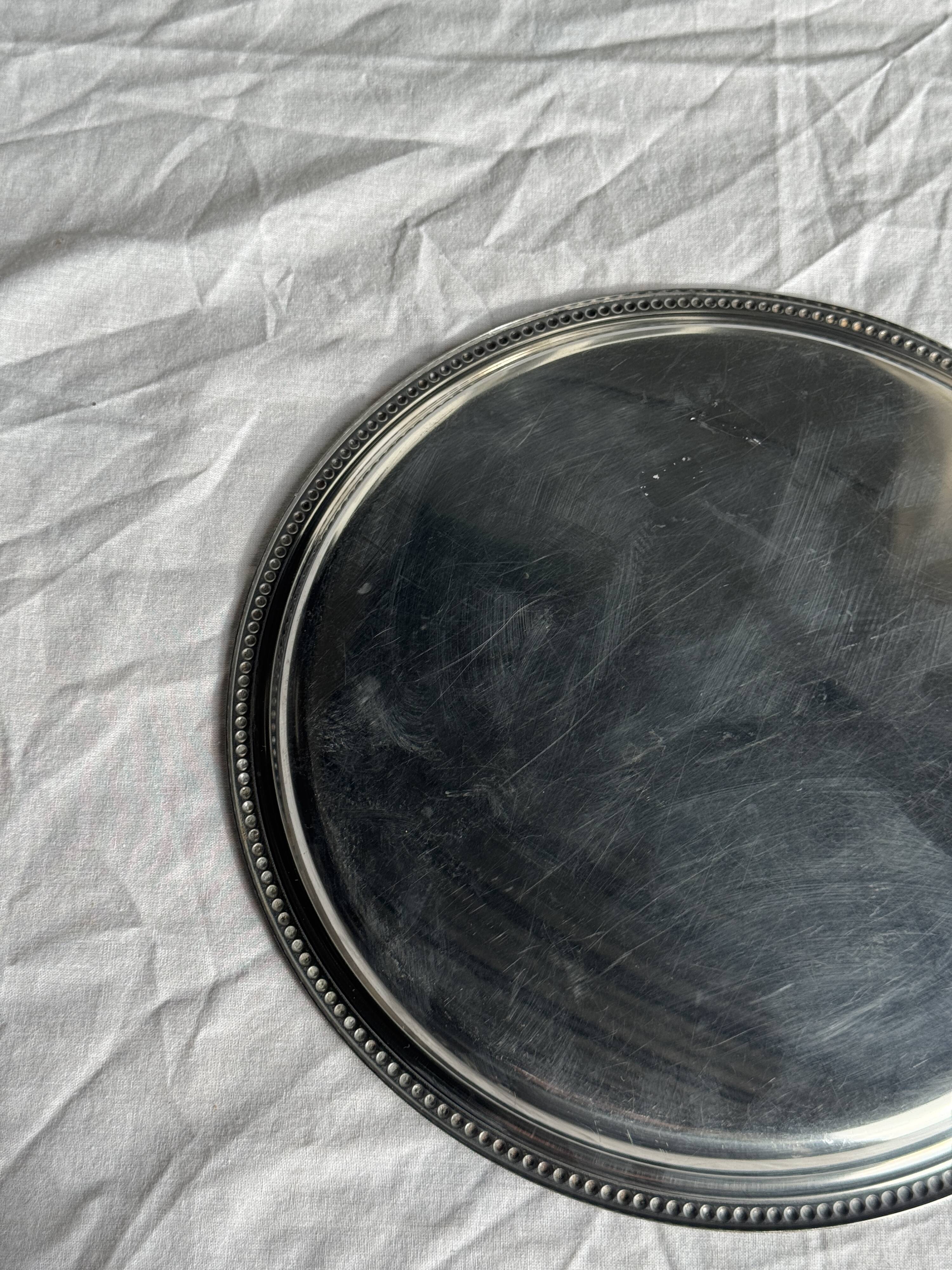 Vintage circular plate with pearl stripe D27