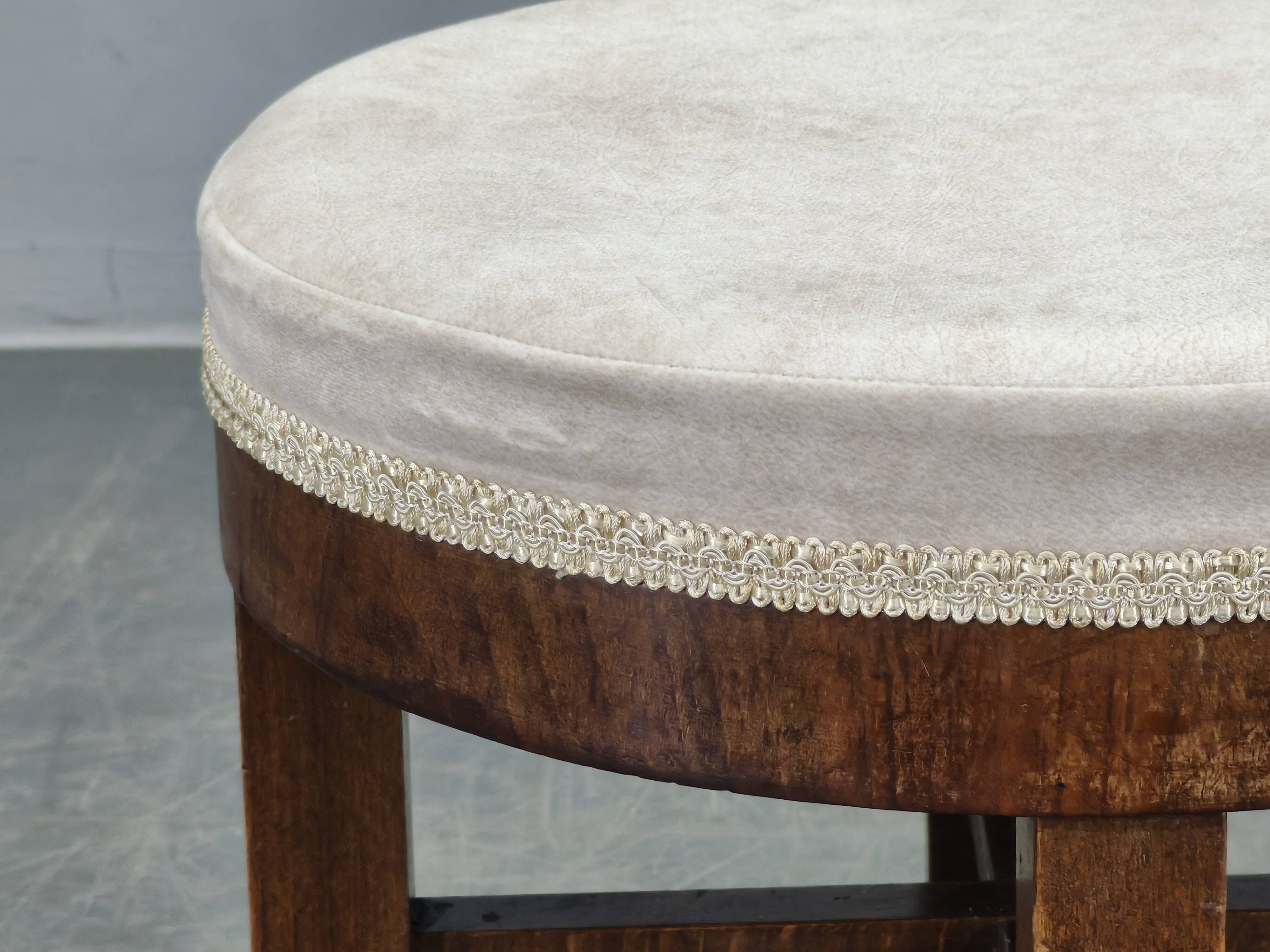 Tabouret rembourré en placage de noyer Art Déco, Tchécoslovaquie, années 1930