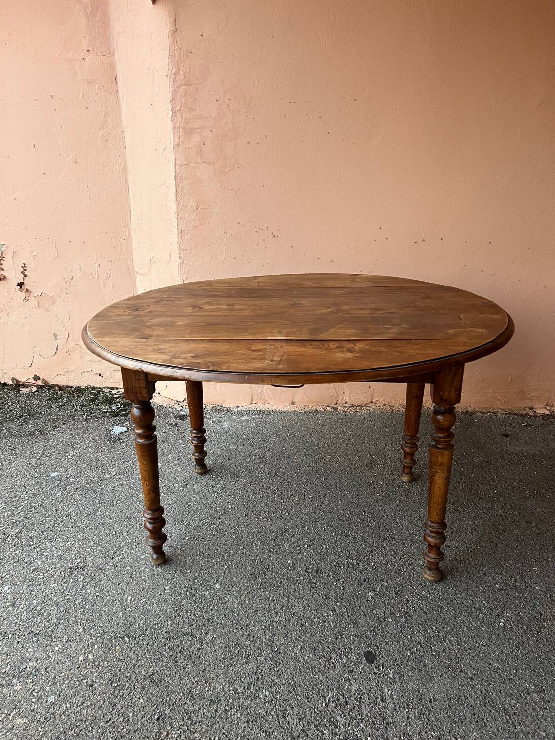 Round wooden folding table