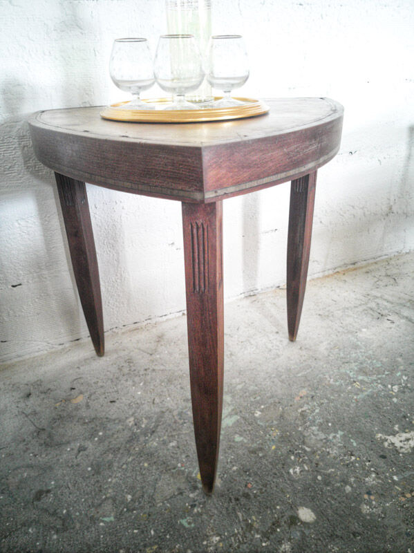 Stella pedestal table