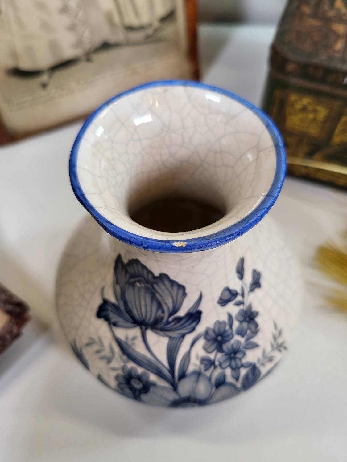 Small ceramic vase with cracked look