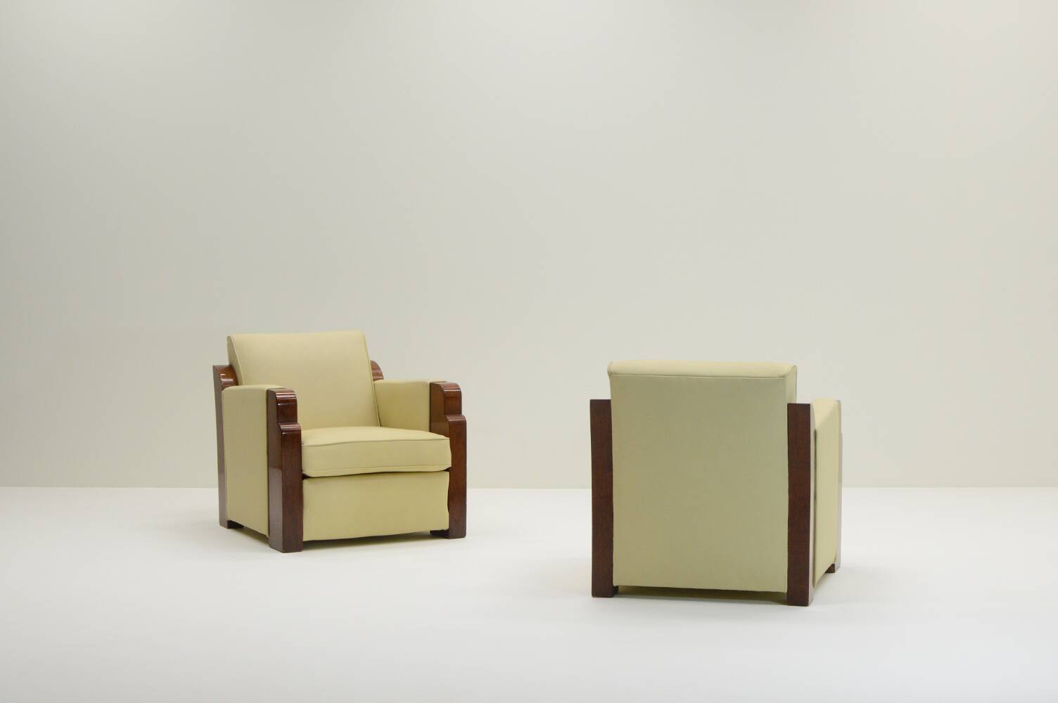 Set of 2 leather Art Deco club chairs, 1930s France.