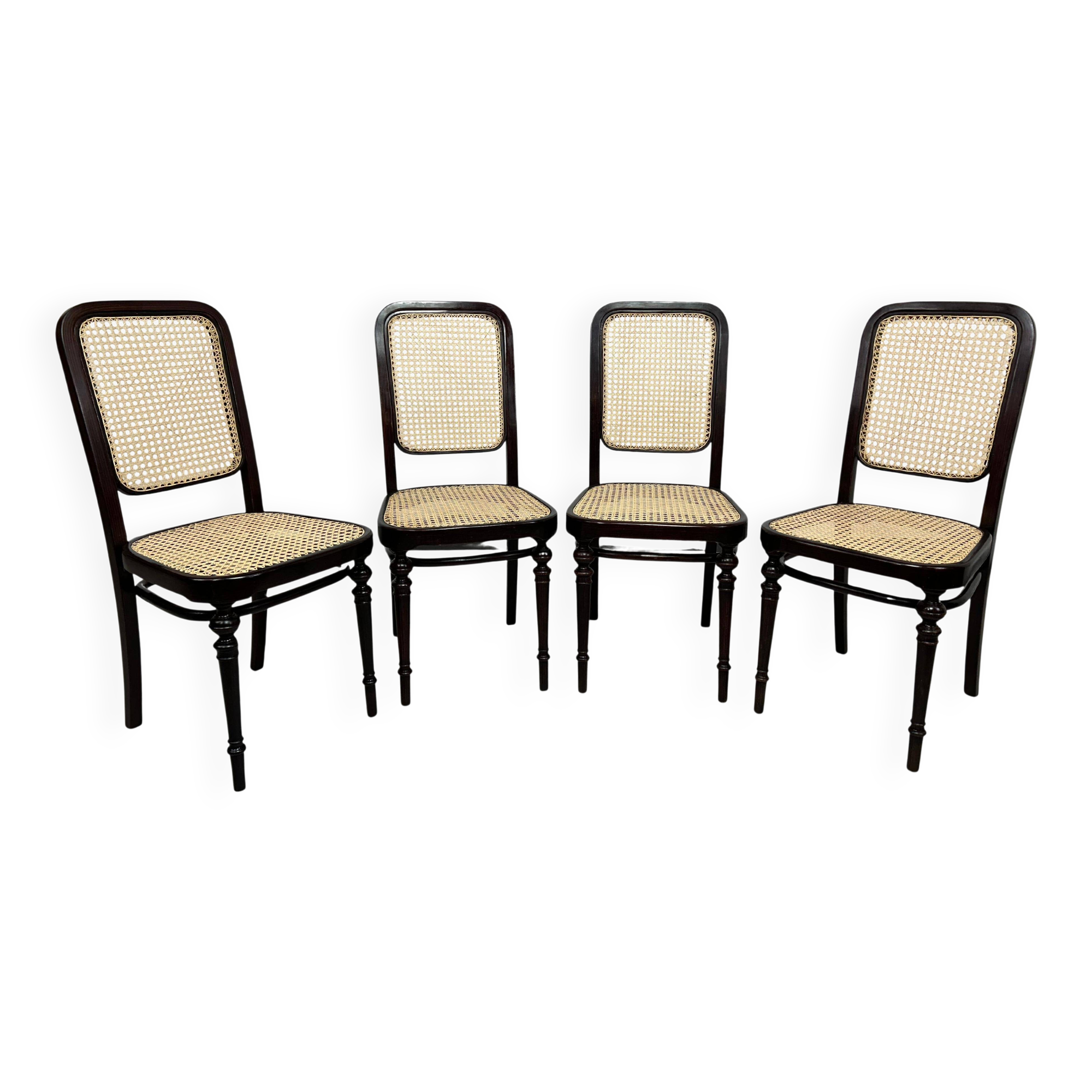 Set of 4 bentwood dining chairs by Thonet.