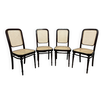 Set of 4 bentwood dining chairs by Thonet.