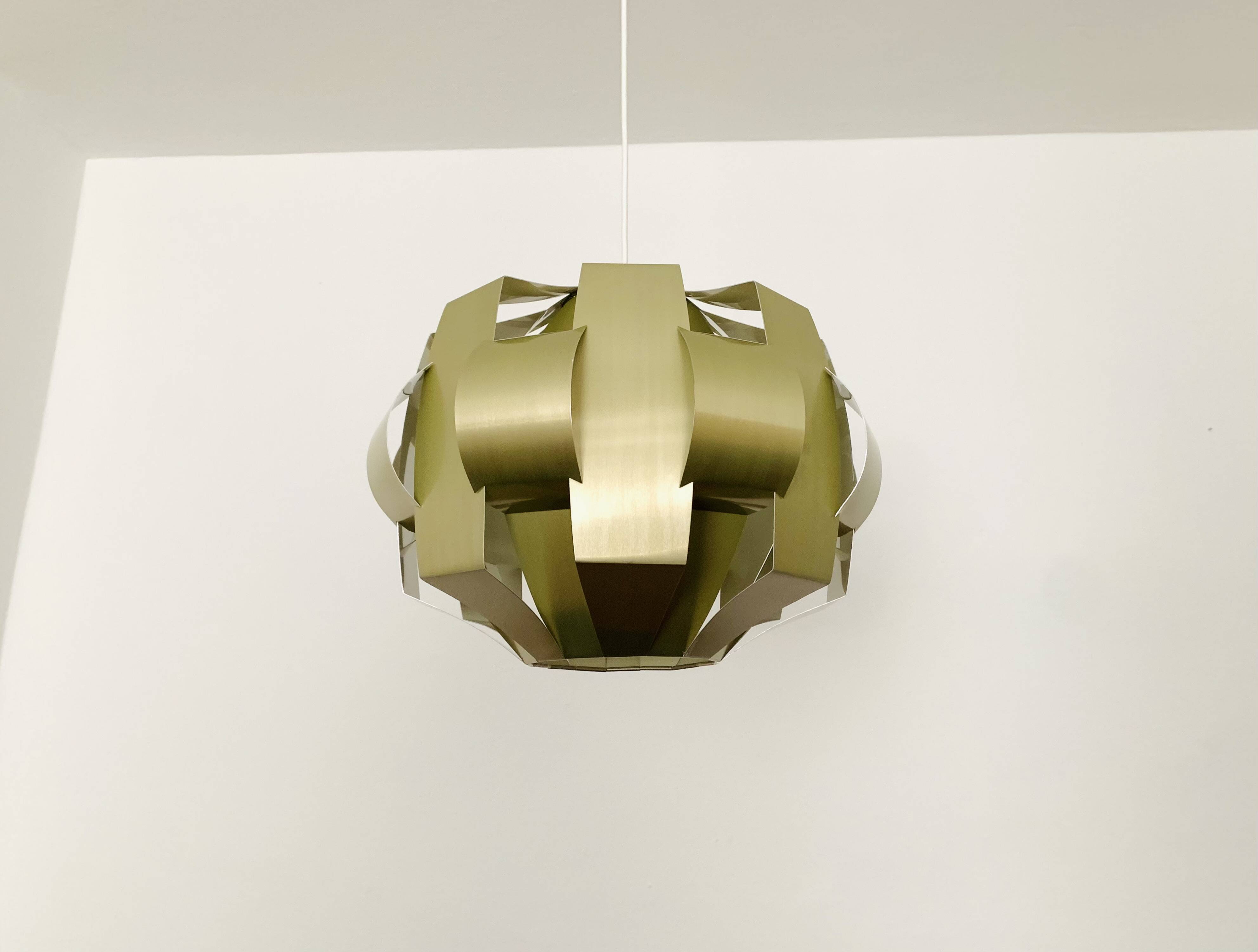 Suspension en métal origami