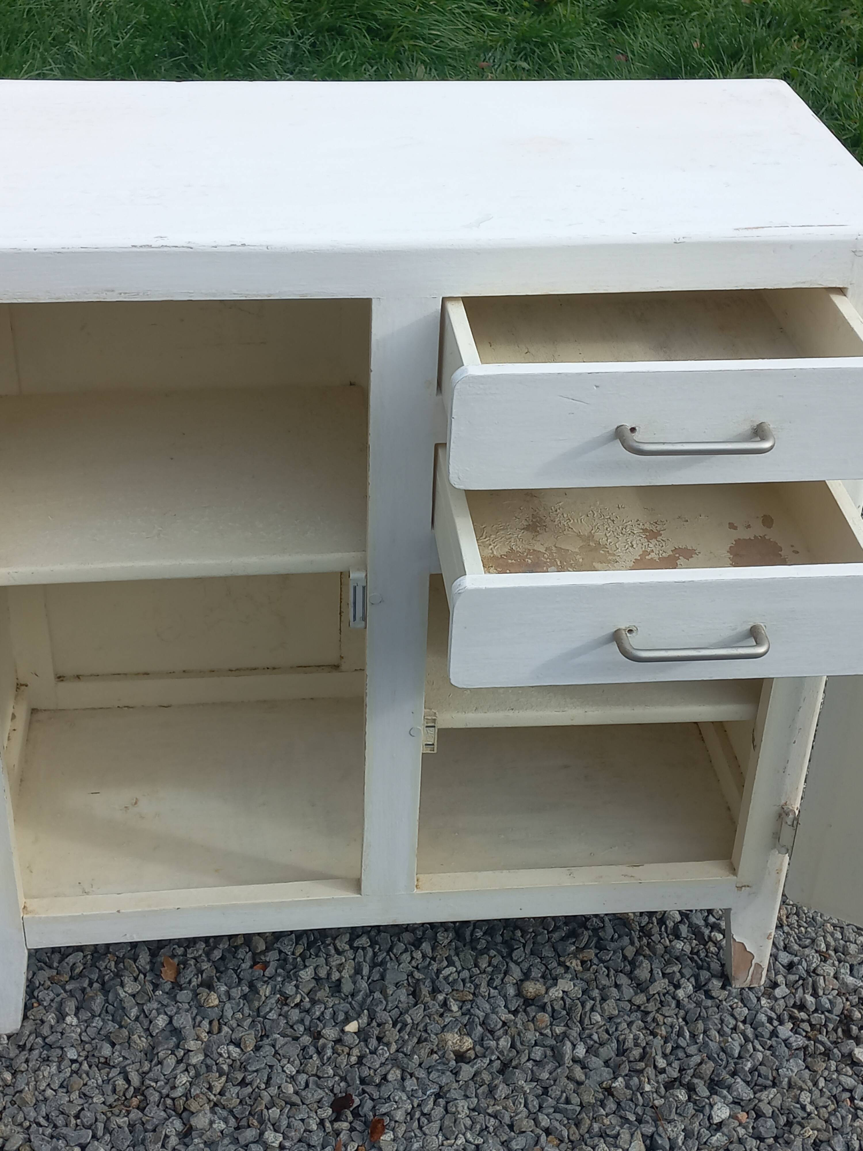 Buffet parisien patine blanche des années 50