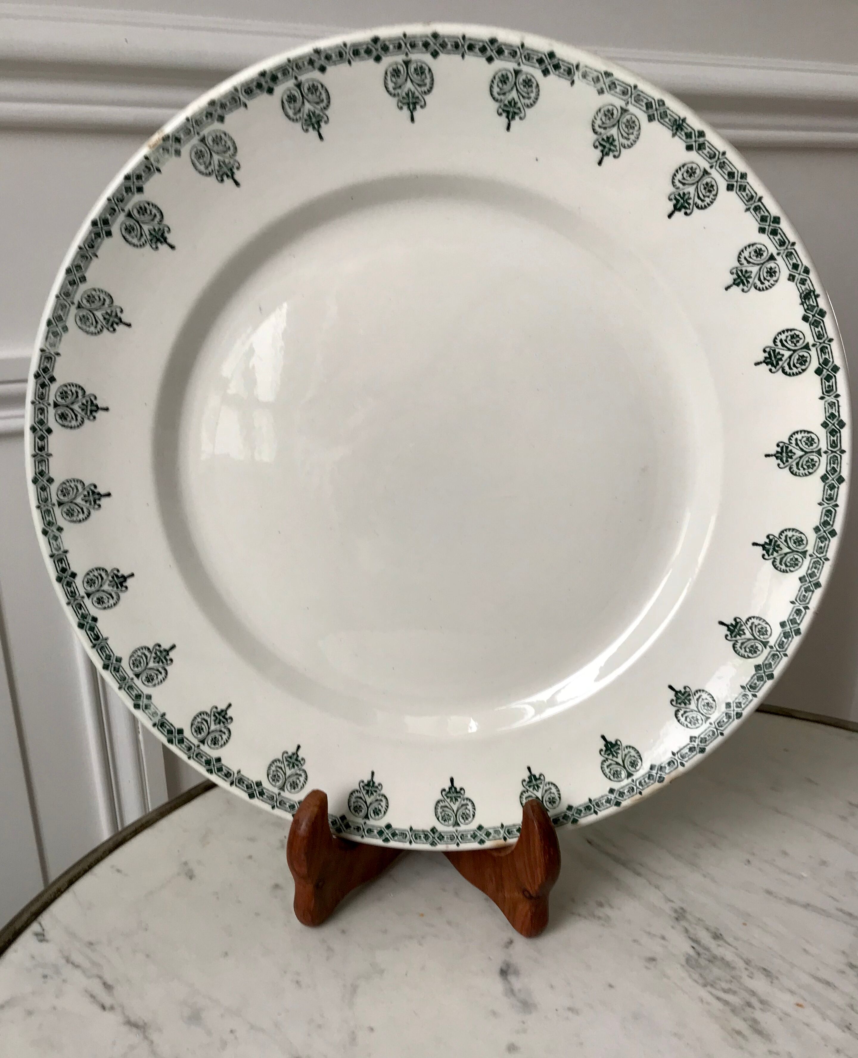 round dish Terre de Fer Saint-Amand late nineteenth century