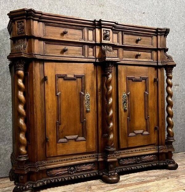 Buffet d’appui Alsacien en bois massif teinté, datant du XVIIe