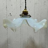 Suspension, old in milky white glass