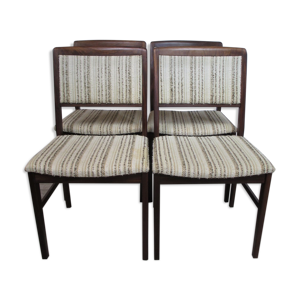 ensemble de quatre chaises,
