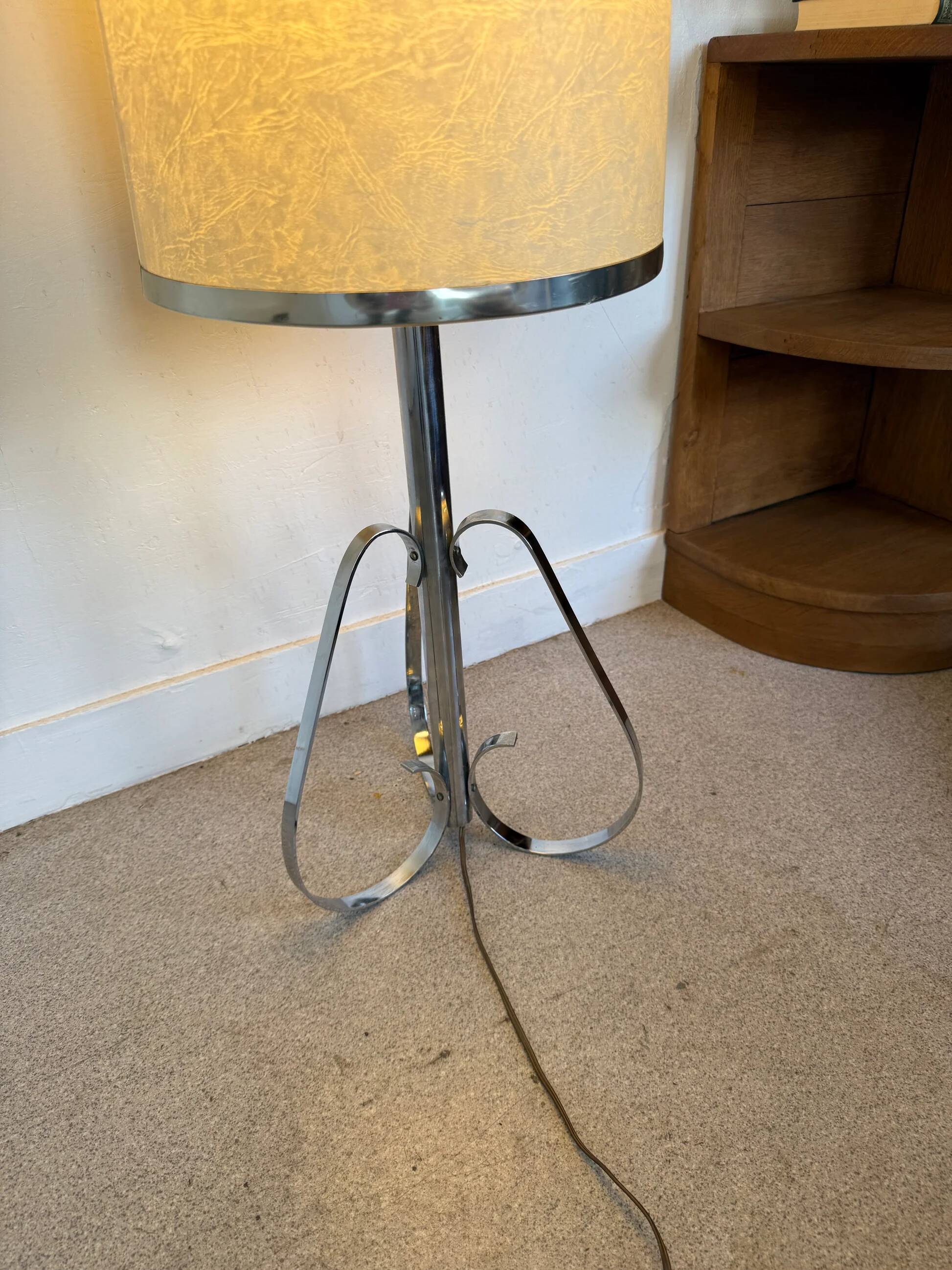 Vintage chrome lamp / floor lamp with its metal-edged shade