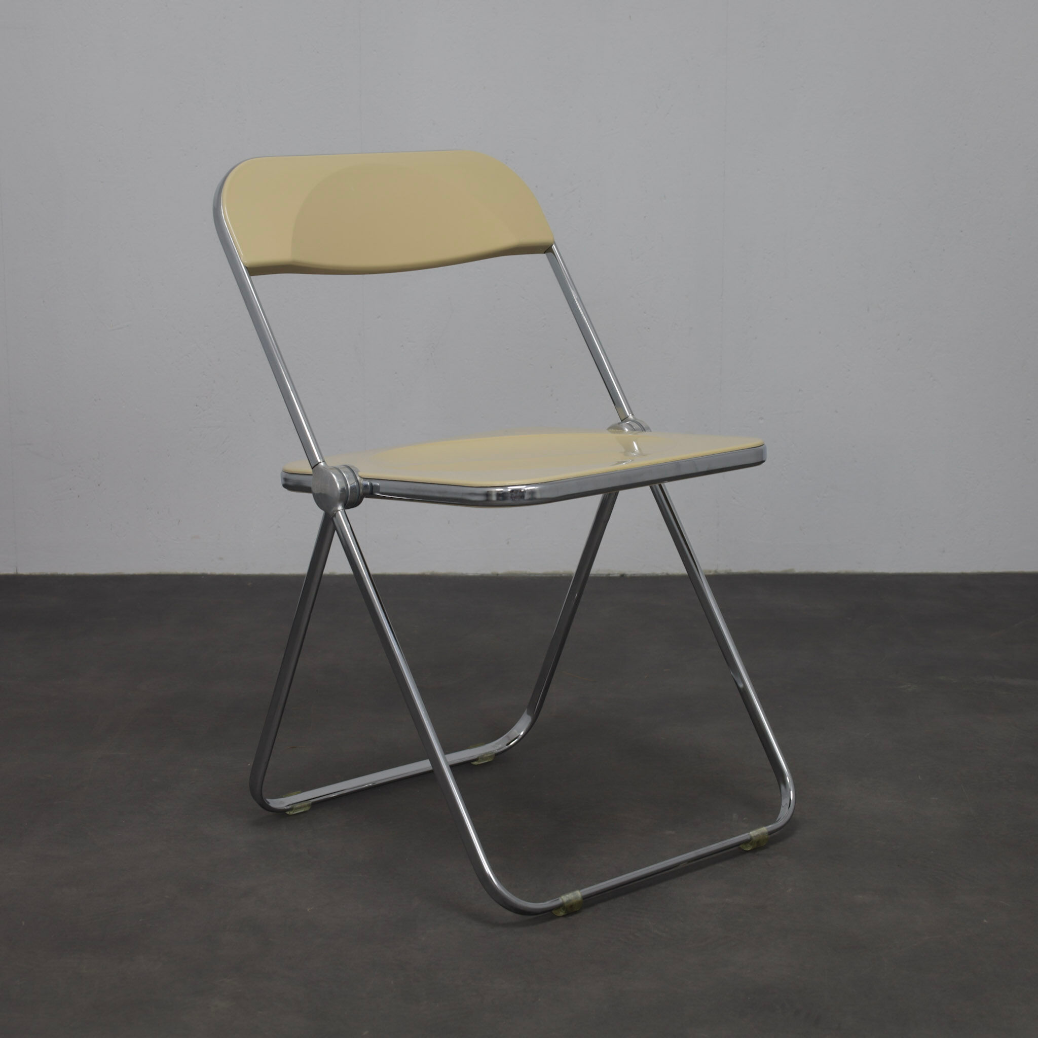 Paire de chaises pliantes Plia par Giancarlo Piretti pour Castelli, années 1970.