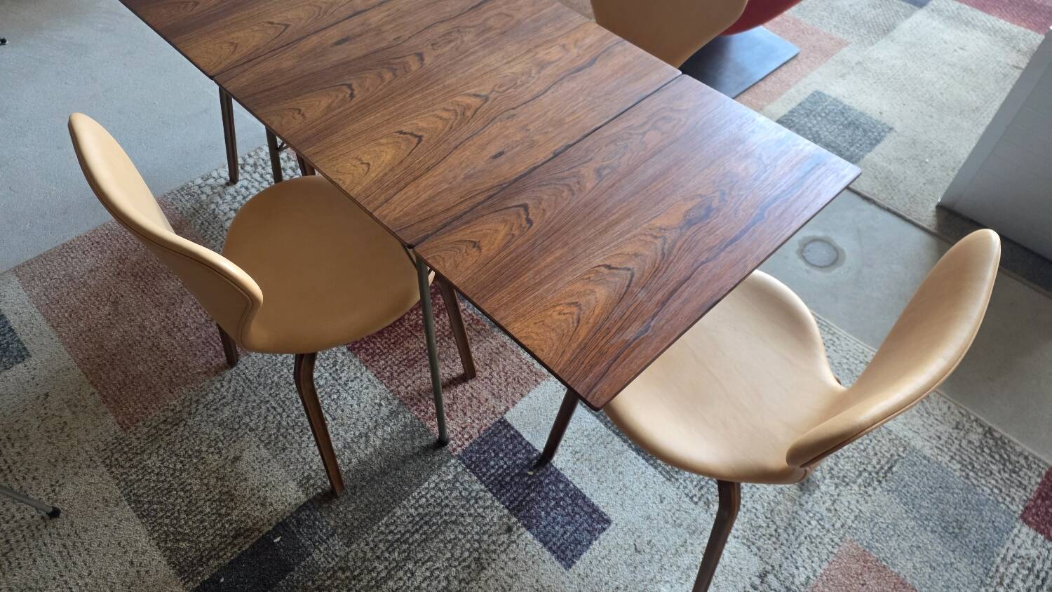 Arne Jacobsen Rosewood Drop leave Table with chairs Fritz Hansen