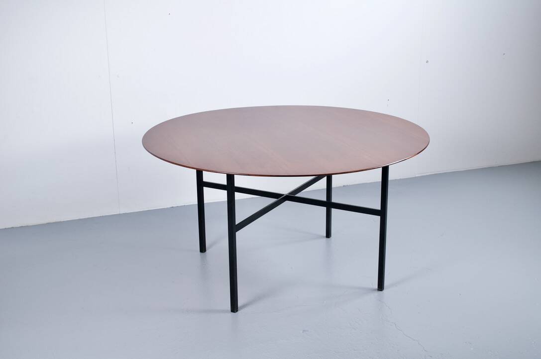 Round dining table assigned to ignazio gardella 1960 azucena publisher