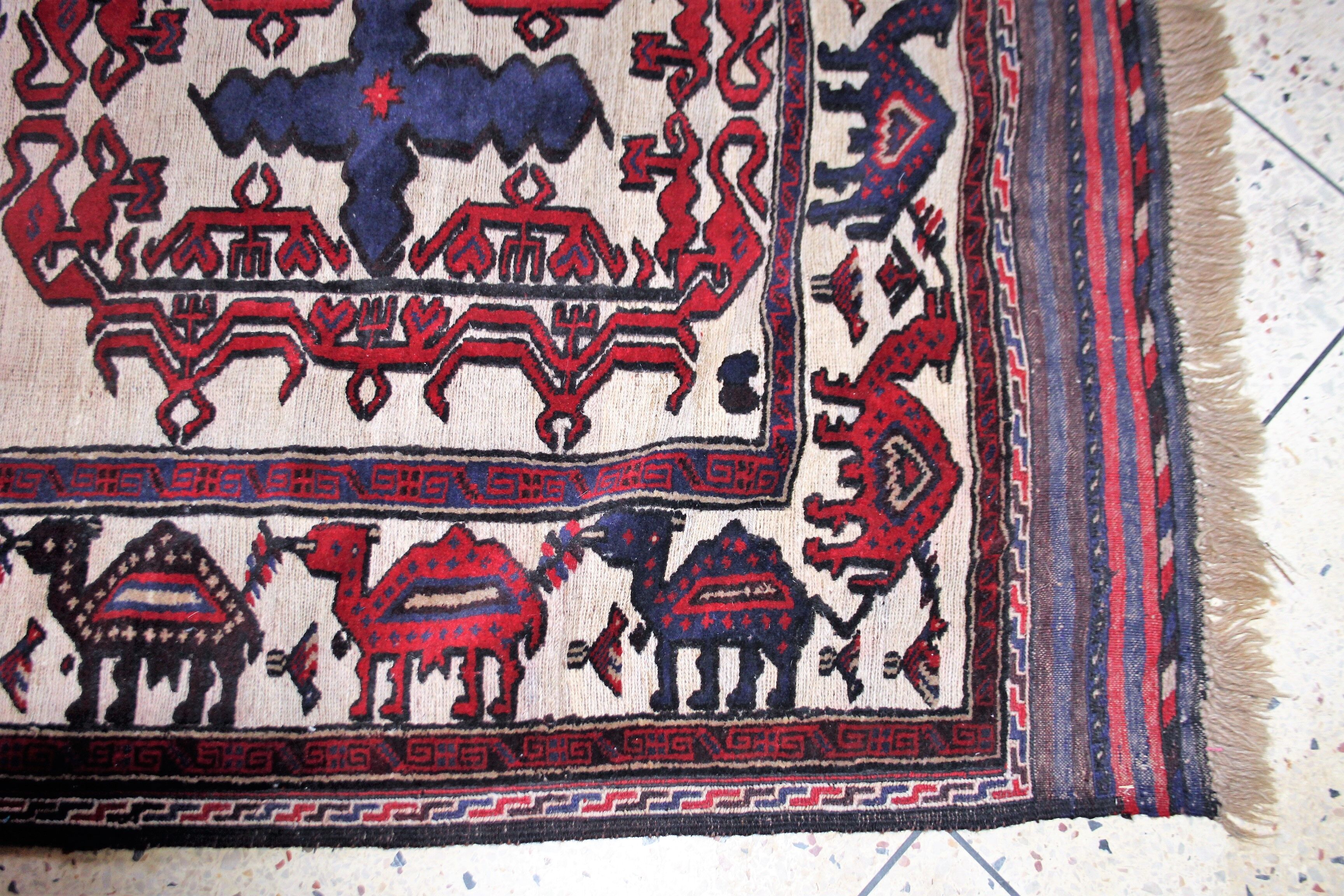 Old oriental rug. 280 x 178 cm.