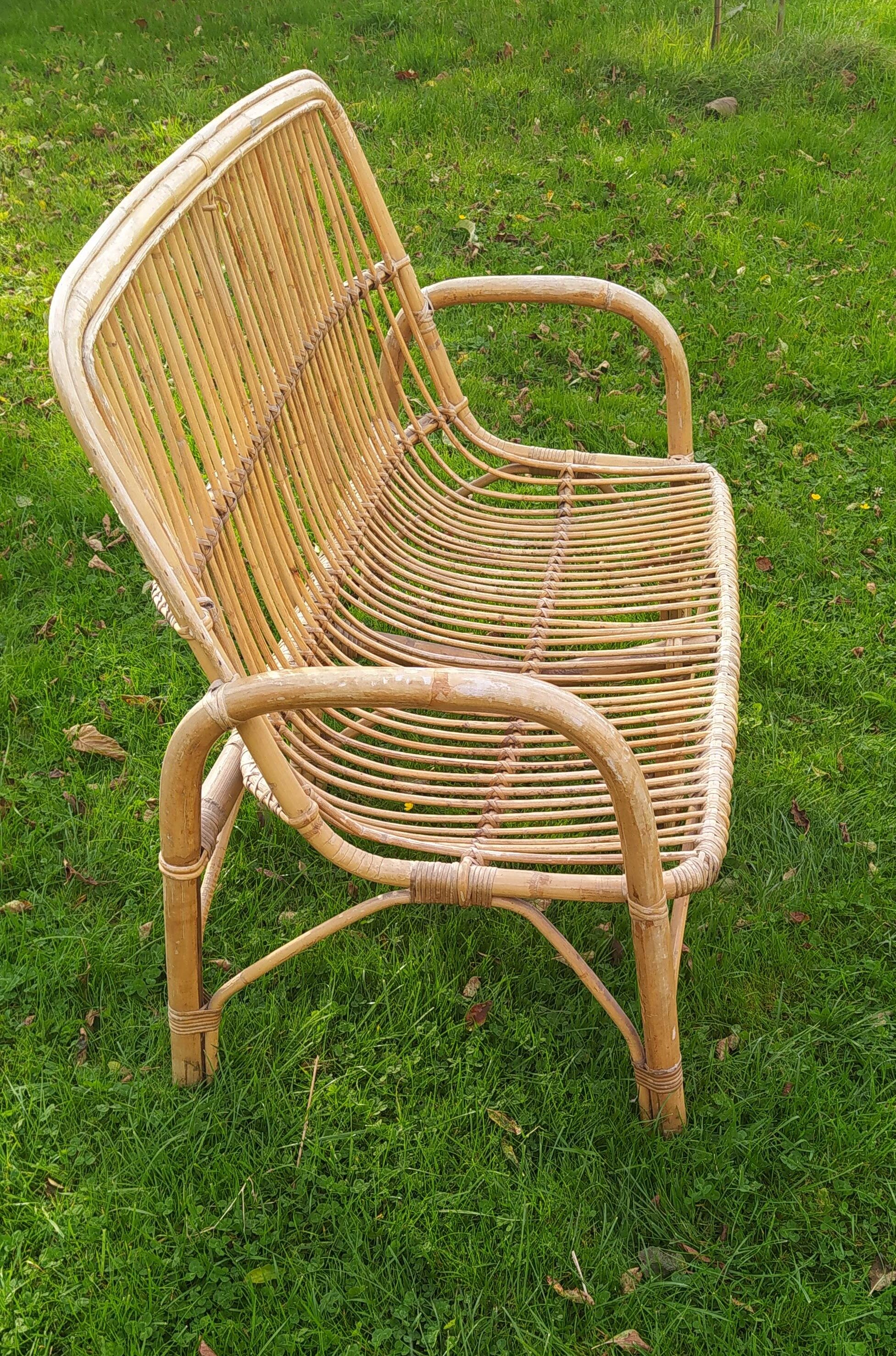 Vintage rattan basket bench