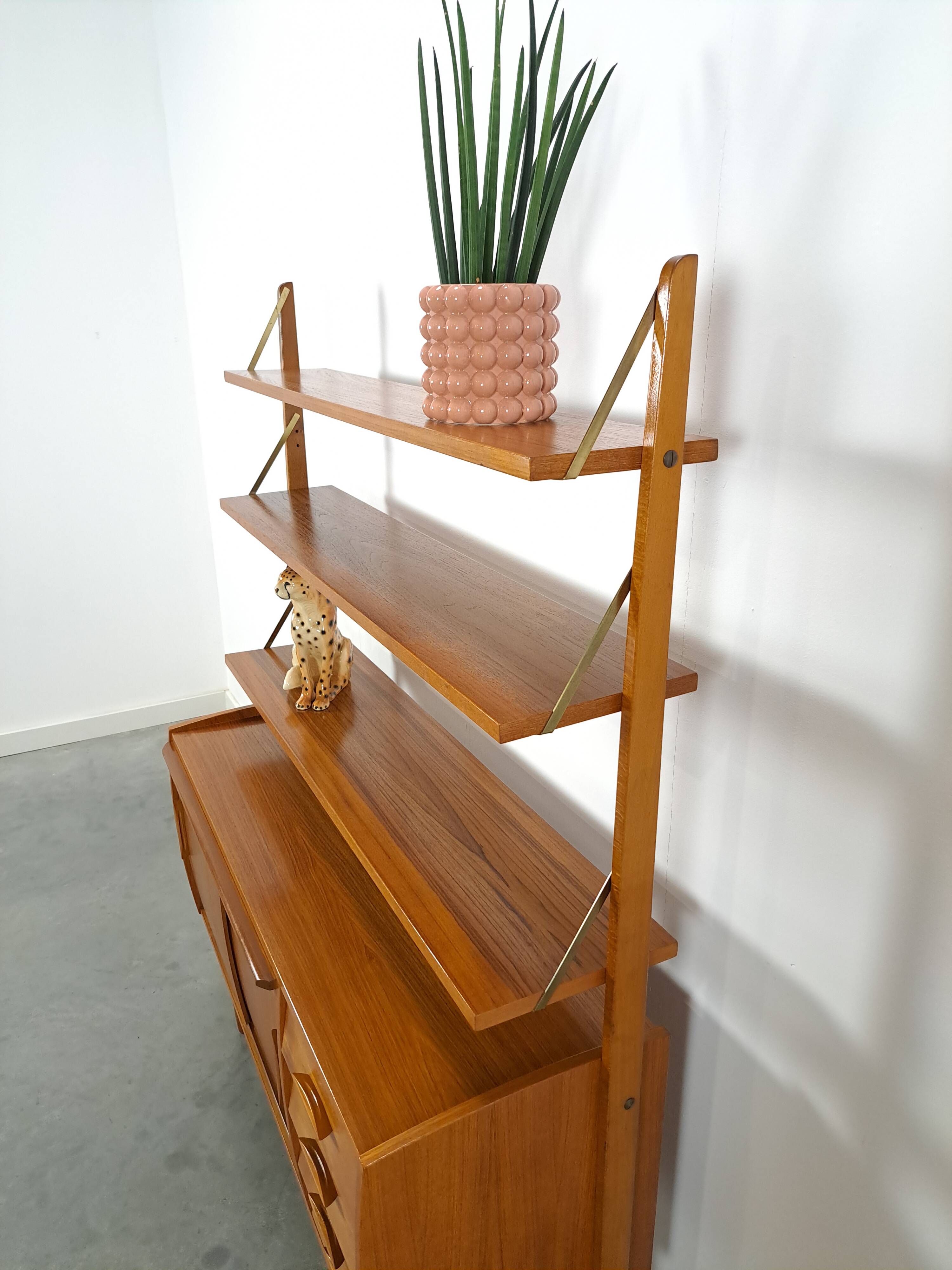 Meuble mural scandinave en teck avec étagères, tiroir et bureau