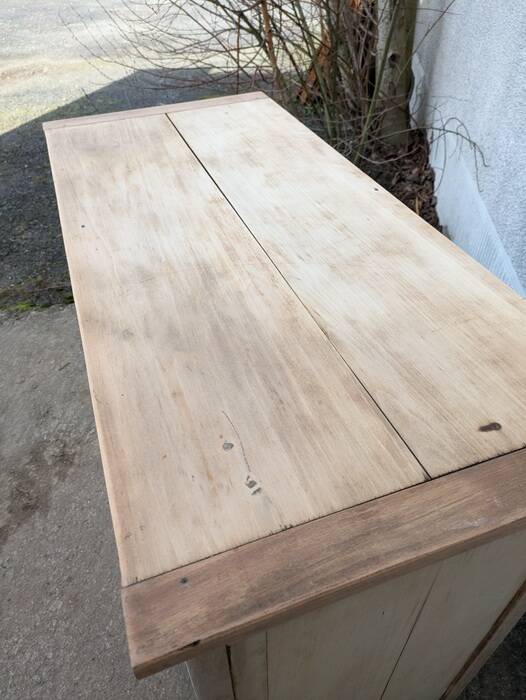 Solid wood chest of drawers