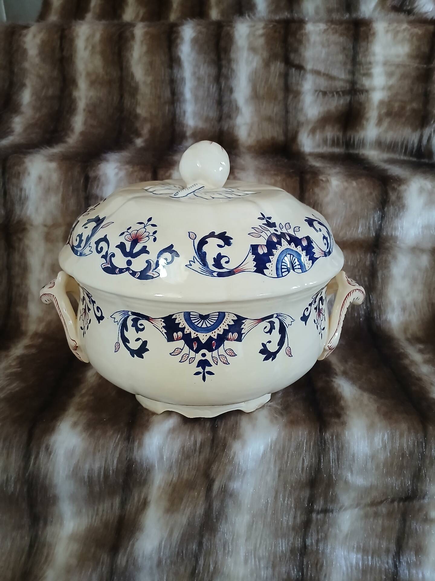 Large soup tureen in Longchamp ironstone