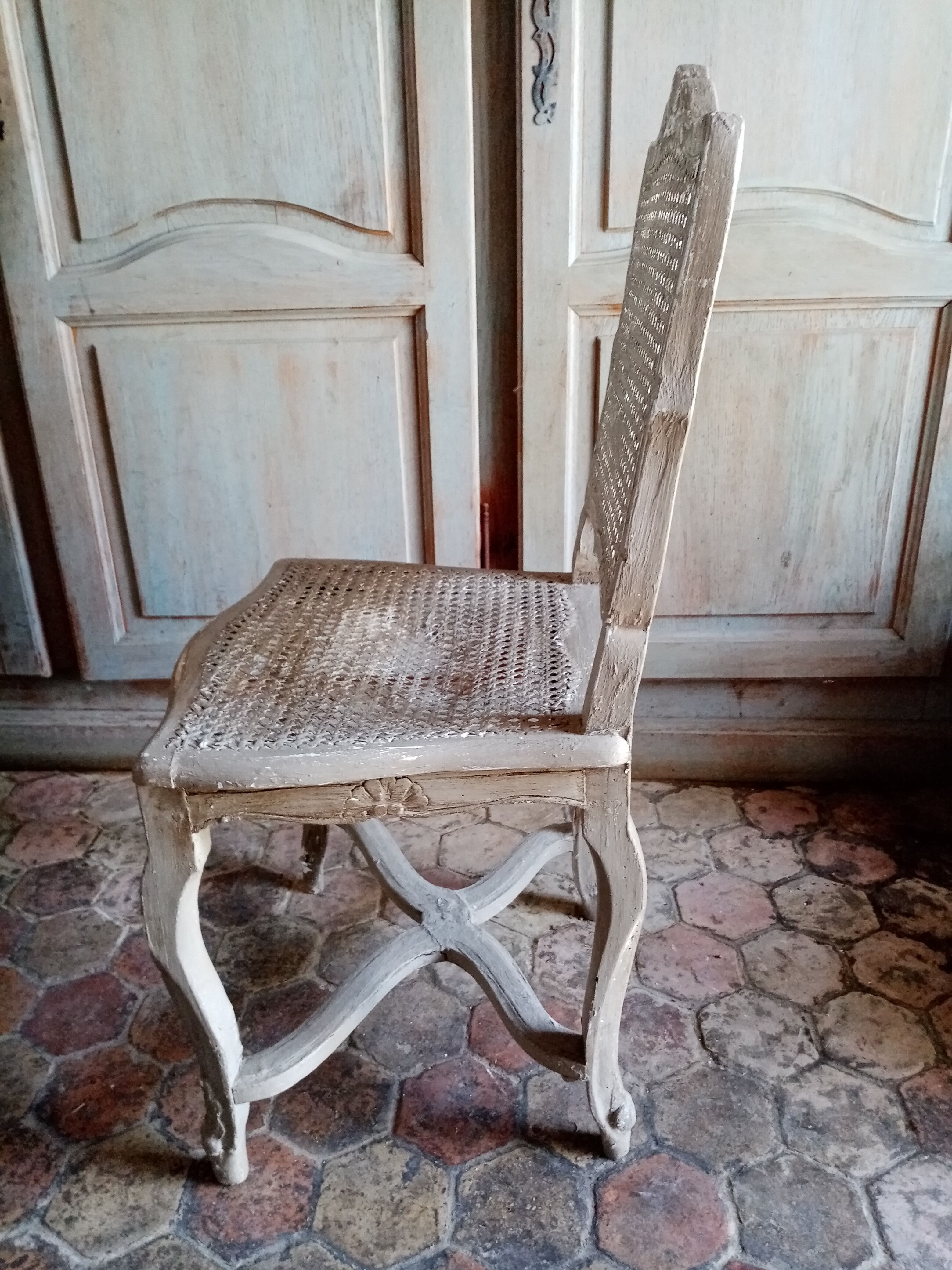 Louis XV-era cannée chair