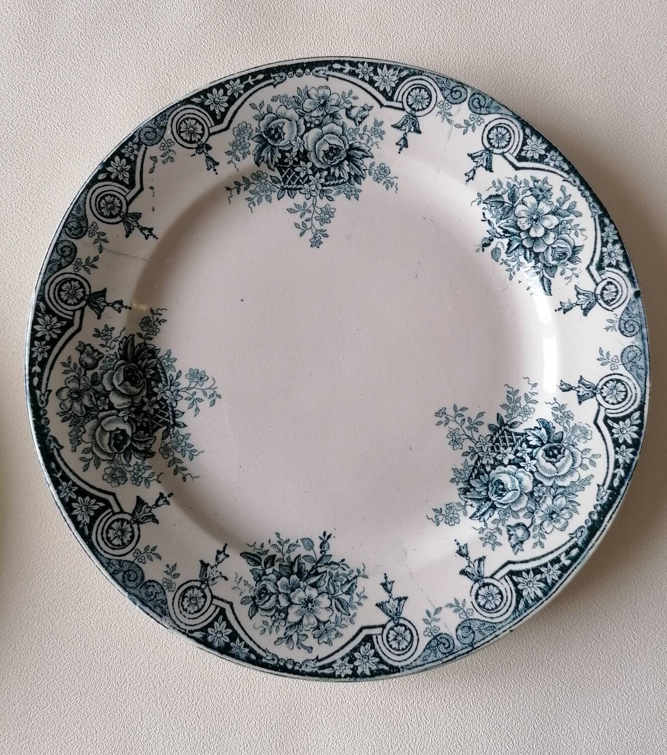 4 Saint Amandinoise dessert plates Pompadour collection