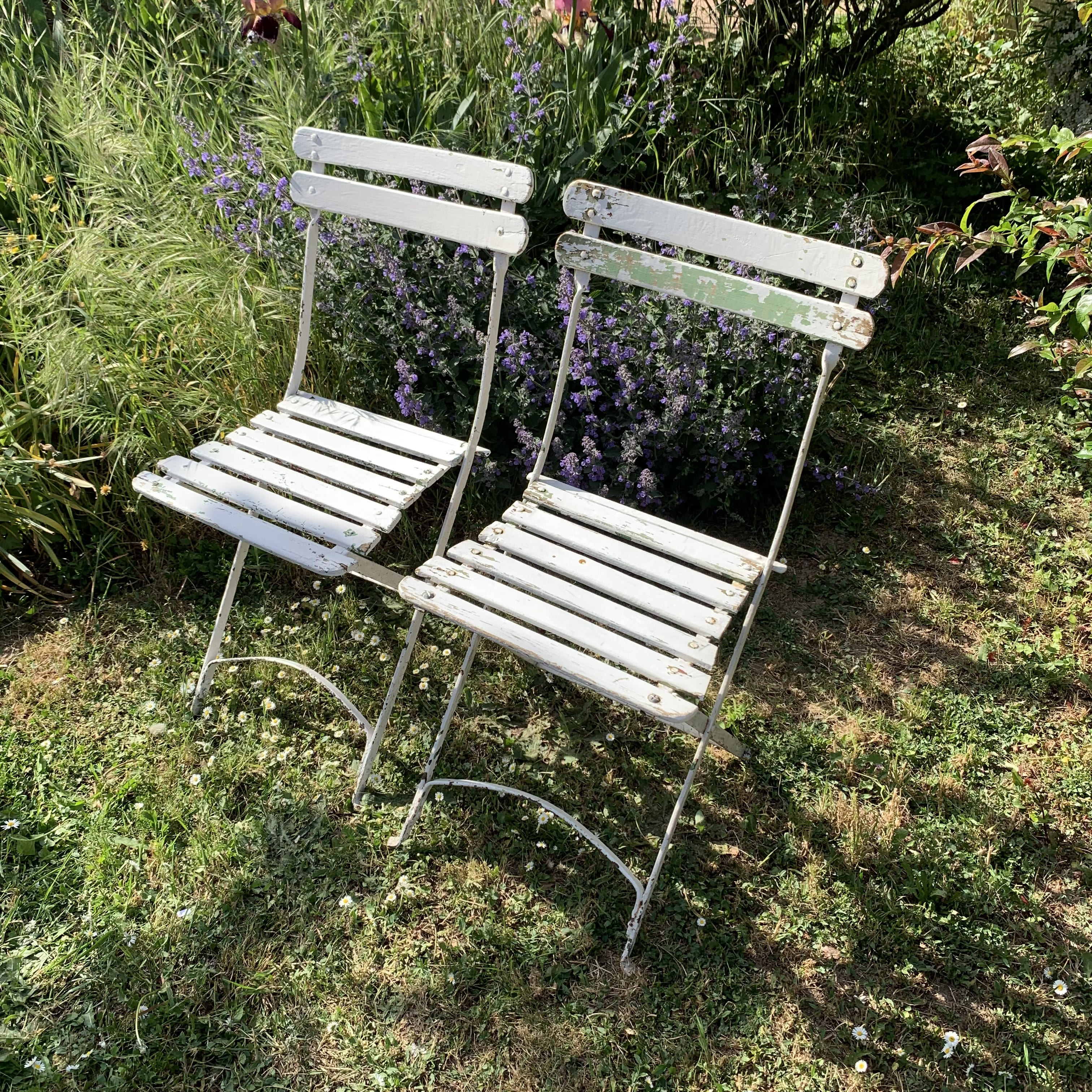 Paire d'anciennes chaises de jardin