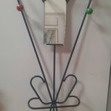 Porte manteau mural sur pied à boules de couleur