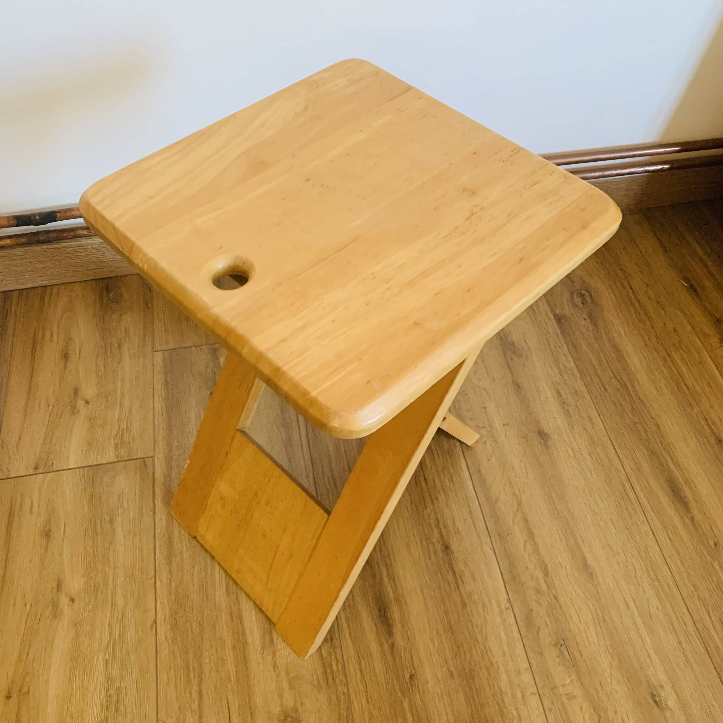 Tabouret pliant en pin massif par Adrian Reed