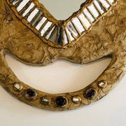 Miroir en papier mâché, incrustations et marqueterie de miroirs