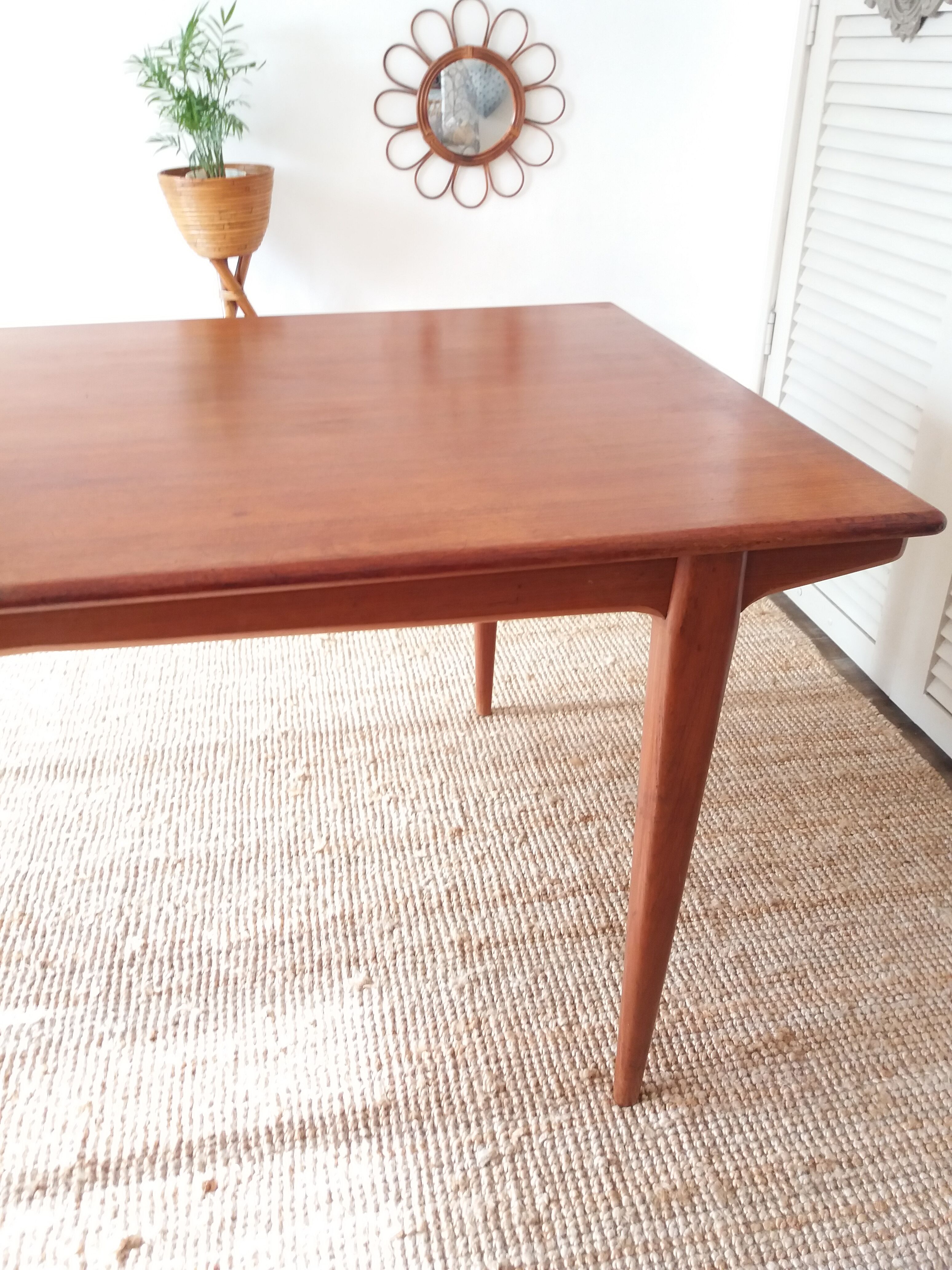 Scandinavian table