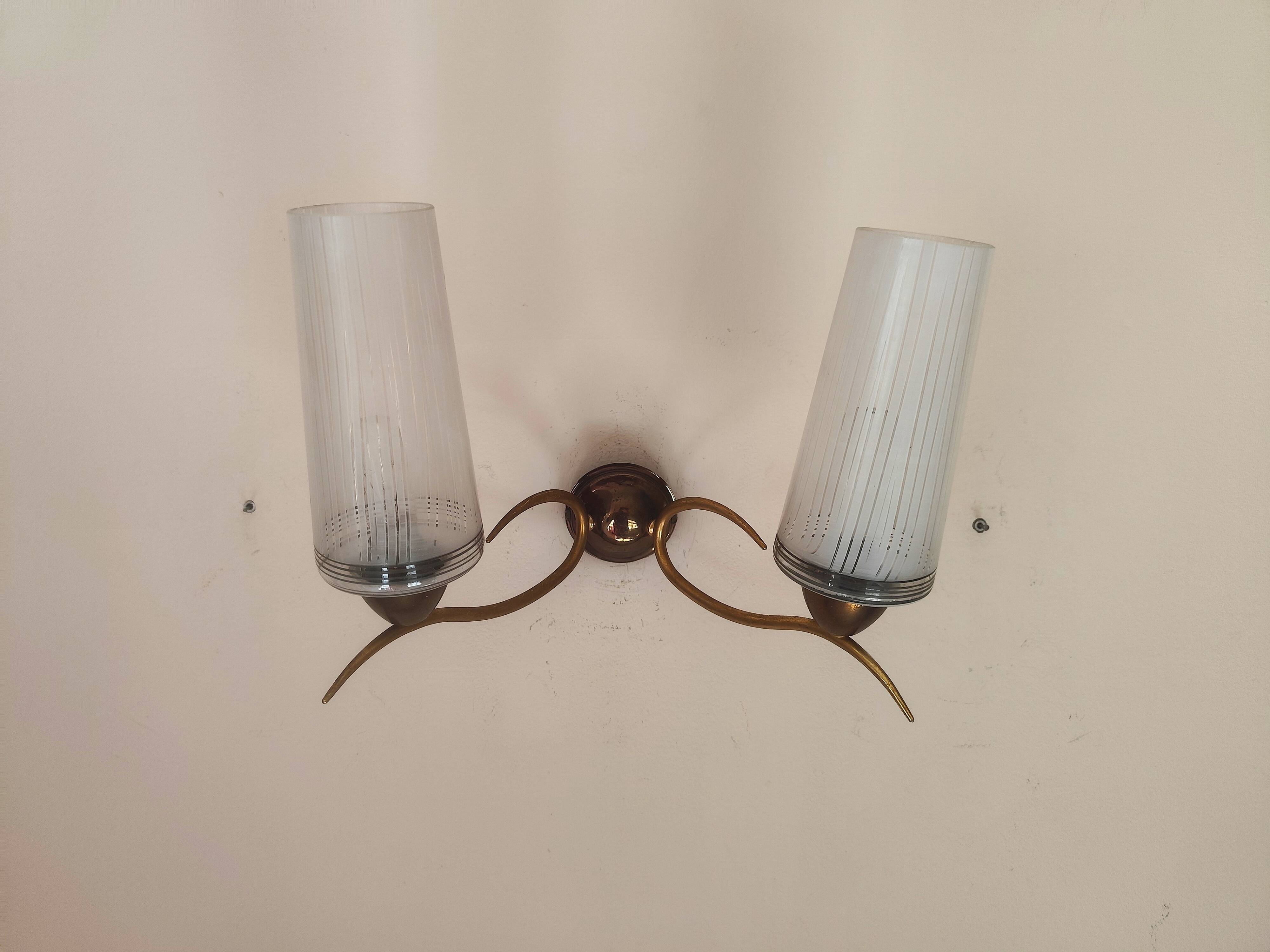 Two-light wall sconce in gilded metal with opaque glass shades, 1950/1960