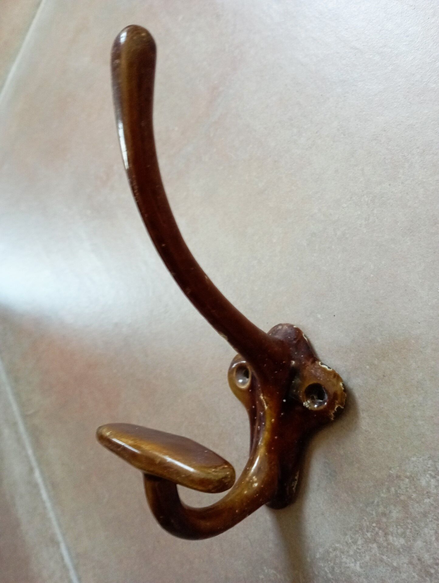 Enamelled cast iron hook