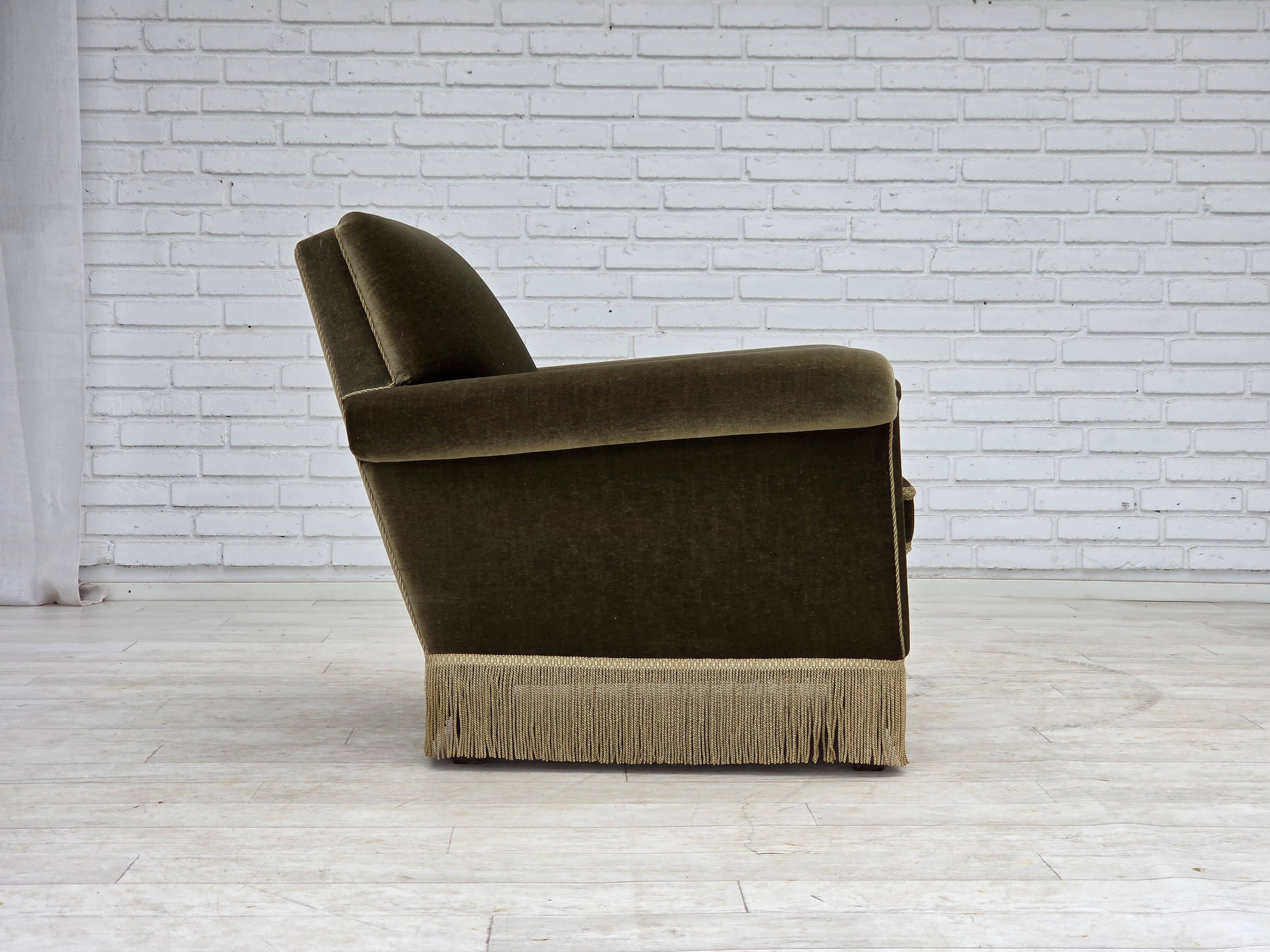 Fauteuil danois des années 1970, velours vert d'origine.