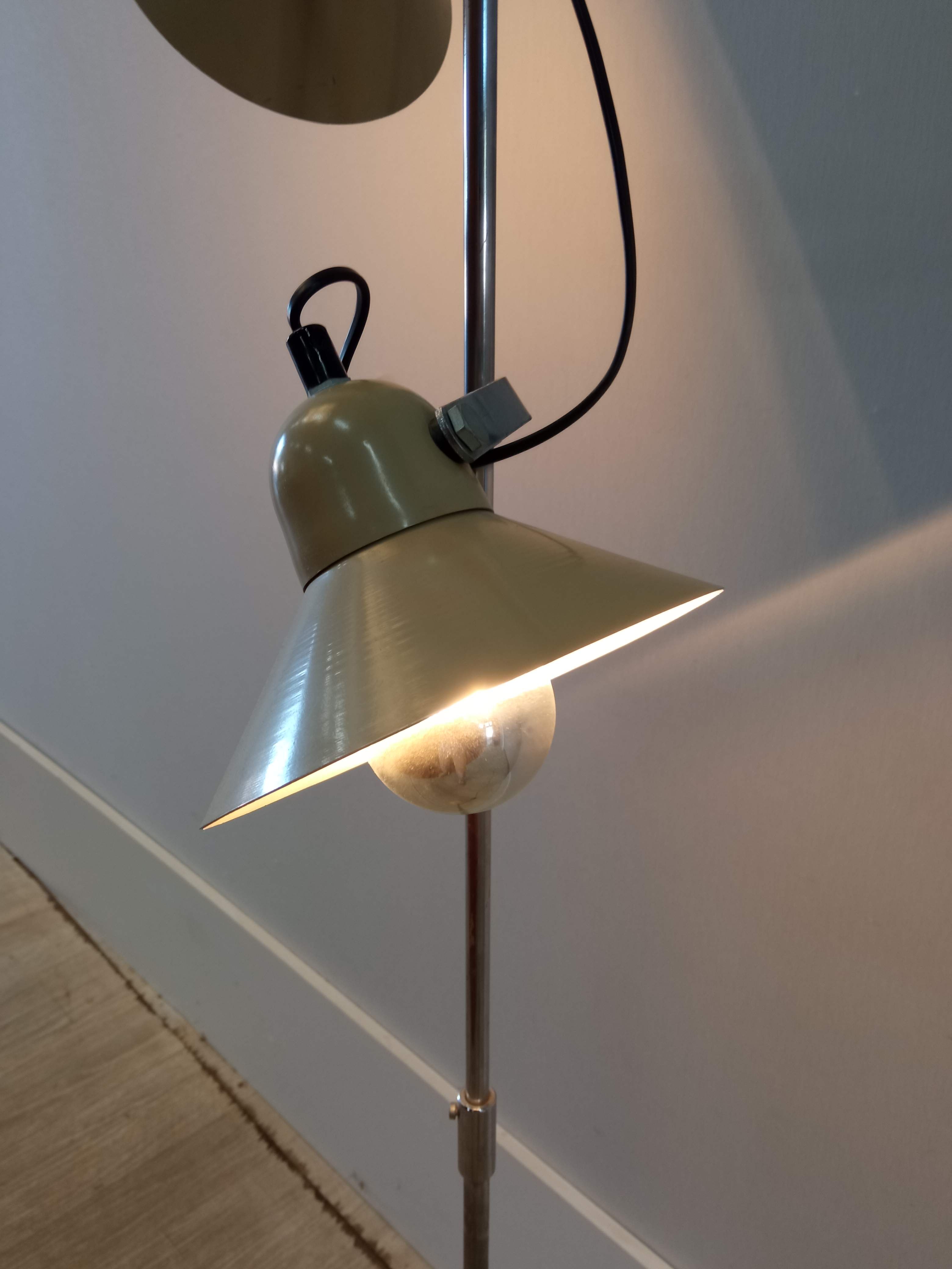 Two-burner floor lamp from the 60s and 70s